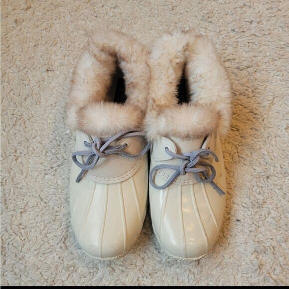 Sperry Saltwater Low Fur Lined Boots - Picture 1 of 6